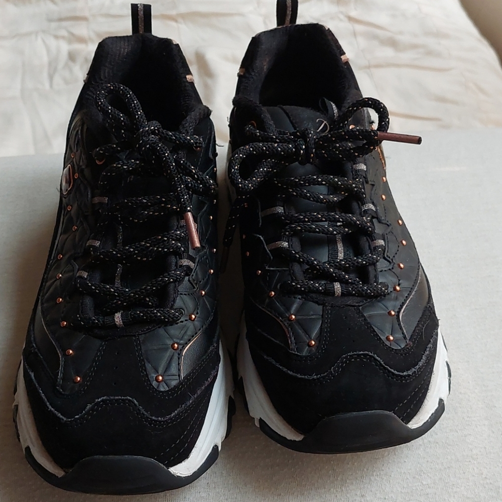 Sketcher's white and gold size 10